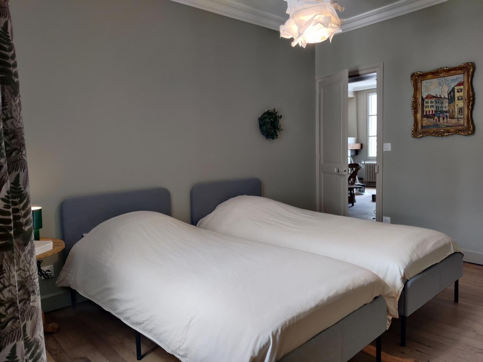 3 chambres, fer et planche à repasser, Wi-Fi, draps fournis