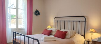 Charming Renovated Townhouse Just 2 Minutes from Château d’Amboise