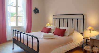 Charmante maison de ville rénovée 3 chambres 2 min à pied du chùteau d'Amboise