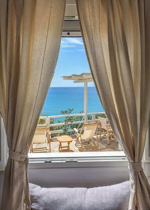 Appartement Confort, vue mer | Coffres-forts dans les chambres, rideaux occultants