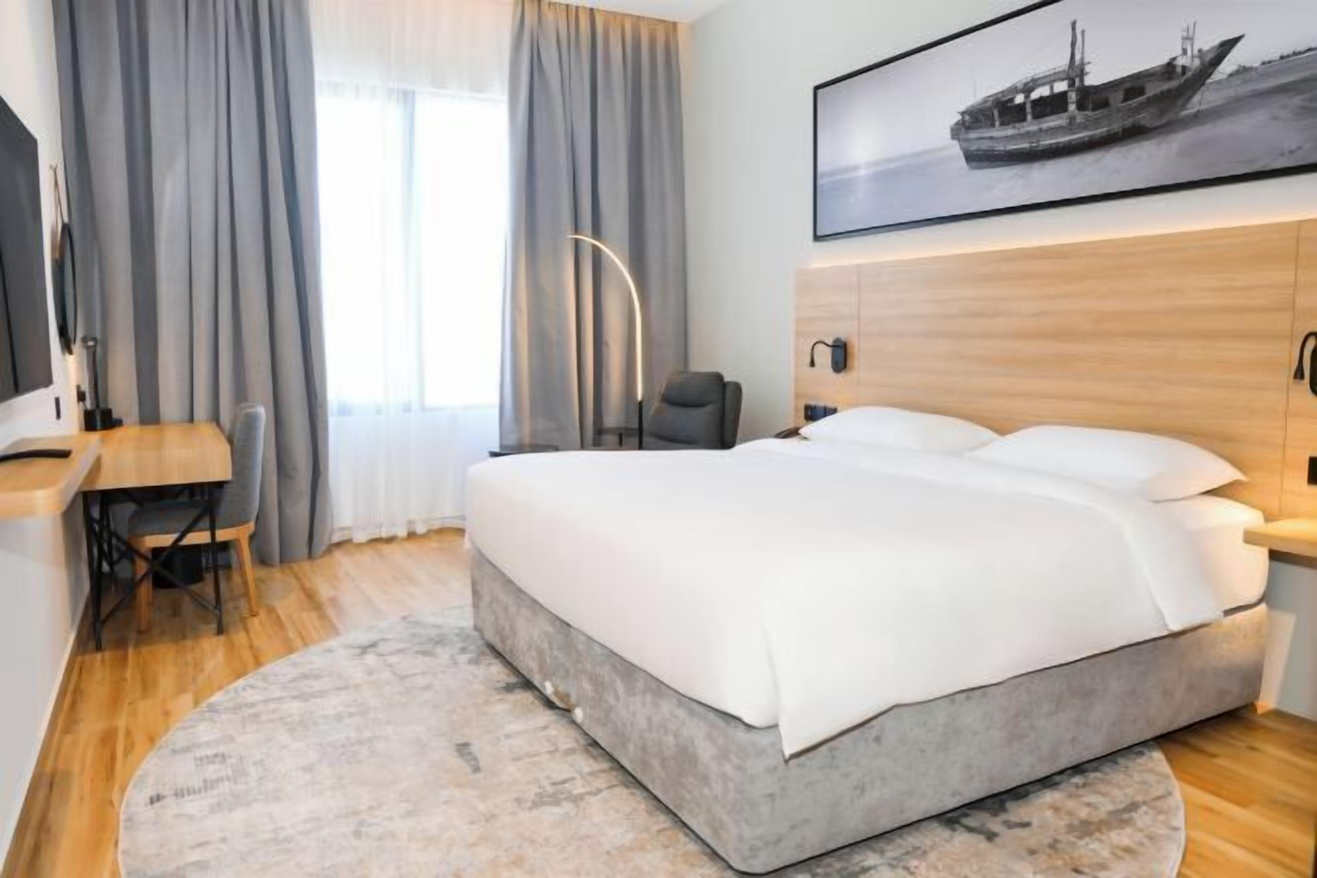 ميني بار وملاءات أسرّة