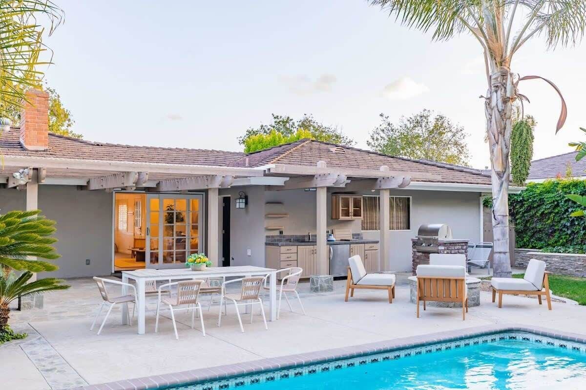 Rumah (4 Bedrooms) | Teras/patio