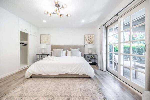 Casa (4 Bedrooms) | 4 dormitoris, planxa i posts de planxar i roba de llit 