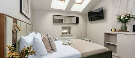 Iron/ironing board, WiFi, bed sheets