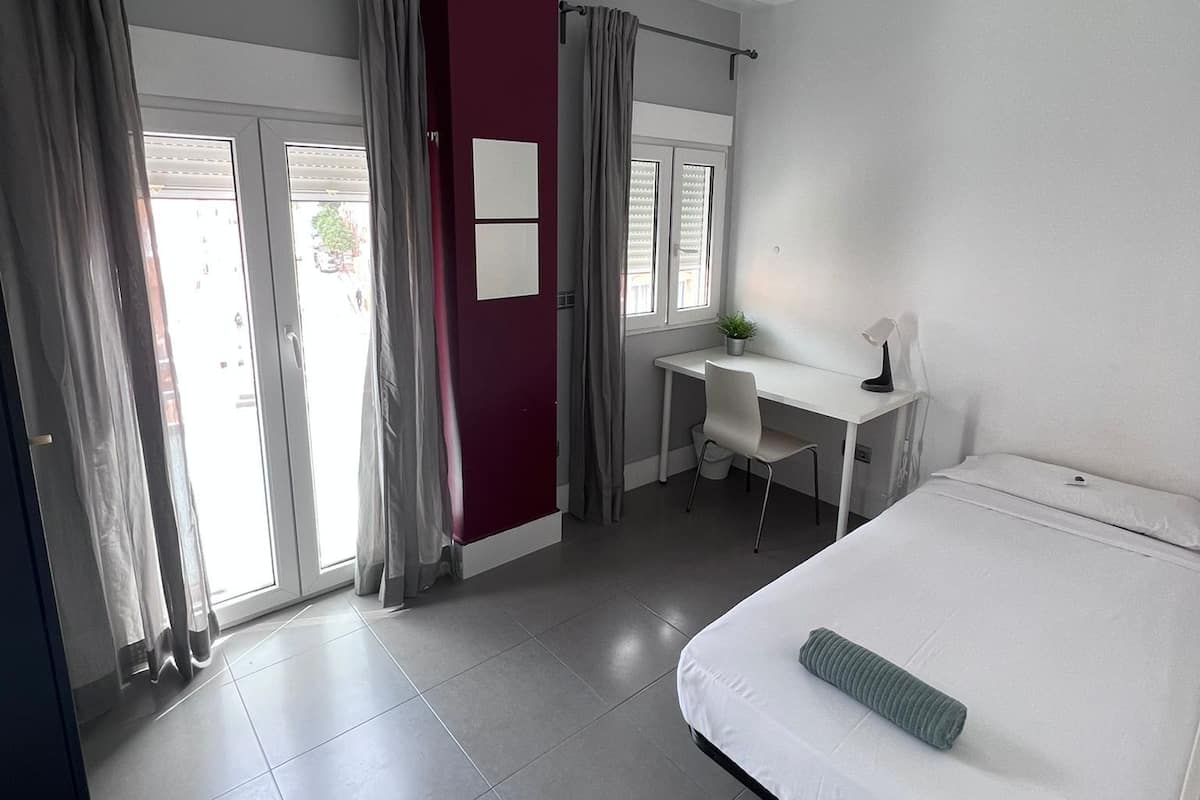 Habitación individual básica | Wifi gratis y ropa de cama