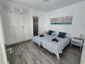 3 bedrooms, iron/ironing board, travel cot, free WiFi