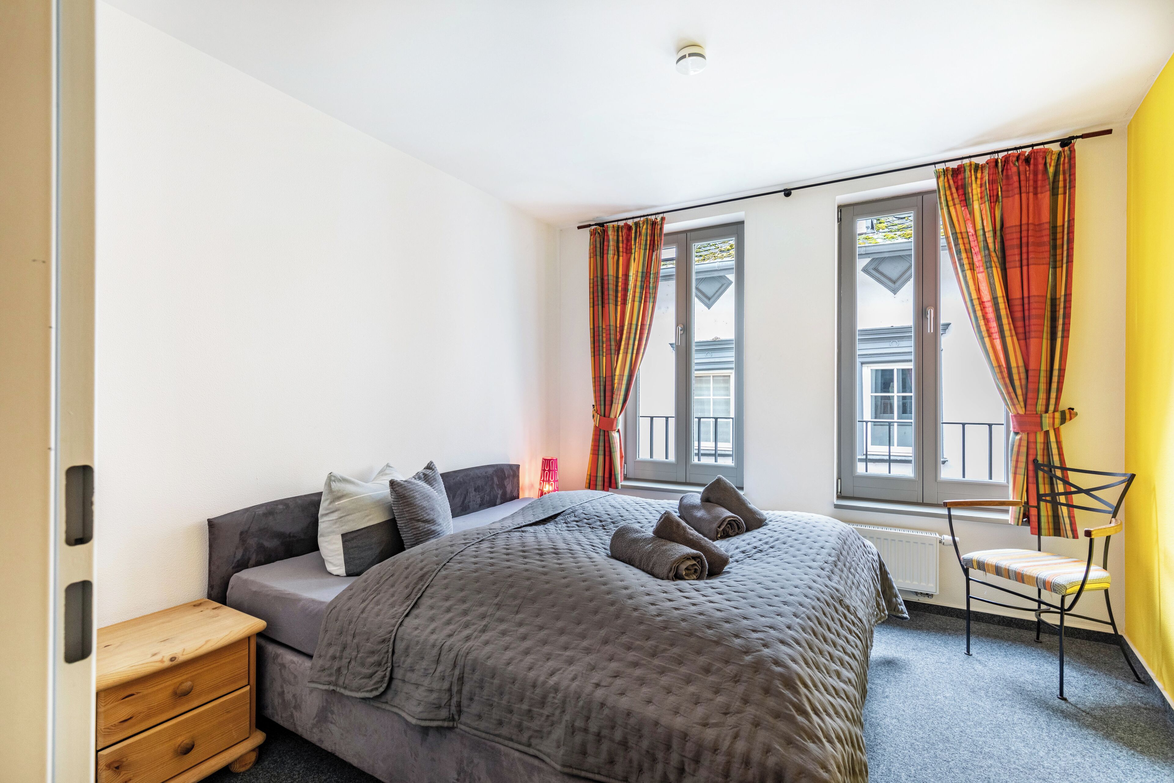 3 slaapkamers, een strijkplank/strijkijzer, reisbedje, gratis wifi