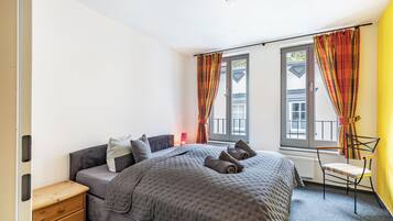 3 bedrooms, iron/ironing board, travel cot, free WiFi