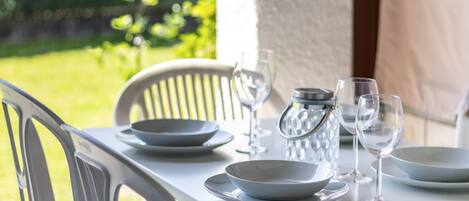 屋外ダイニングエリア