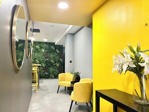 Fridge, microwave, paper towels - ZUR Boutique Hostel (Fuengirola)
