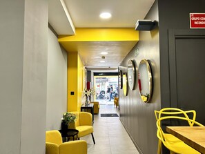 Sebuah peti sejuk di kawasan bersama 