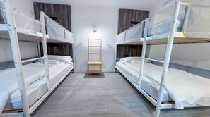 Economy Shared Dormitory | Free WiFi, bed sheets - ZUR Boutique Hostel (Fuengirola)