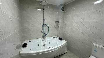 Studio Suite | Bathroom