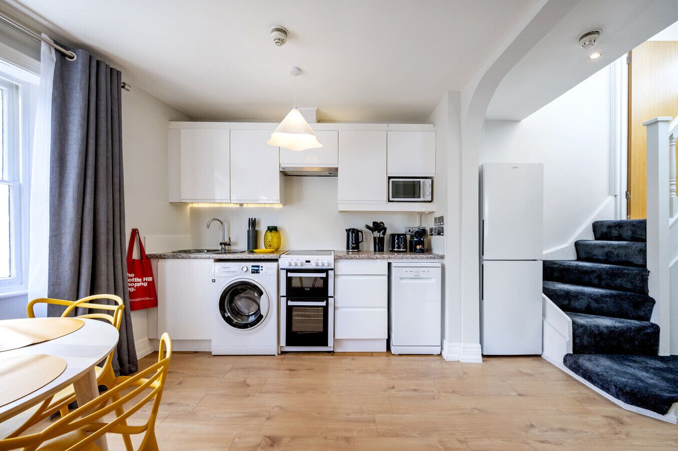 雪櫃、微波爐、焗爐、爐具