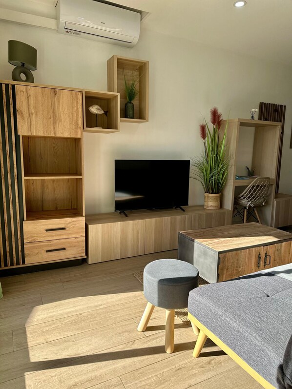 Smart TV - Apartment Zephyr - 1 minute from the sea (Cagnes-sur-Mer)