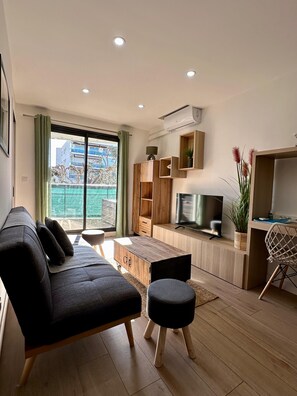 Smart TV - Apartment Zephyr - 1 minute from the sea (Cagnes-sur-Mer)