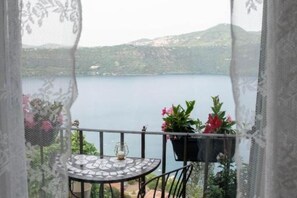 Outdoor dining - B&B Carpe Diem Lake View (Castel Gandolfo)