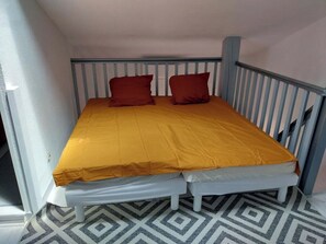 2 chambres, fer et planche à repasser, Wi-Fi, draps fournis