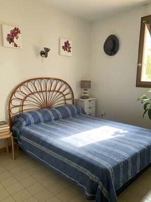 2 bedrooms, iron/ironing board