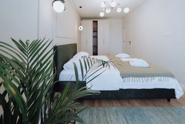 2 bedrooms, iron/ironing board, travel crib, free WiFi