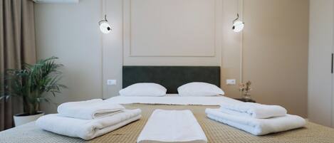 2 chambres, fer et planche à repasser, lit de bébé portatif