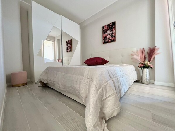 2 slaapkamers, een strijkplank/strijkijzer, wifi, beddengoed