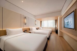 Tremannsrom – exclusive, byutsikt | Skrivebord, skrivebord for bærbar PC, blendingsgardiner og lydisolert