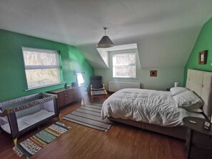 5 chambres, fer et planche à repasser, lit parapluie, Wi-Fi gratuit