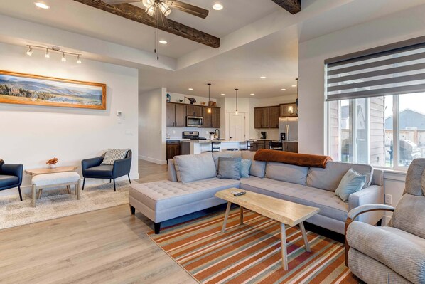 TV, fireplace, offices