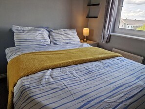 Iron/ironing board, free WiFi, bed sheets