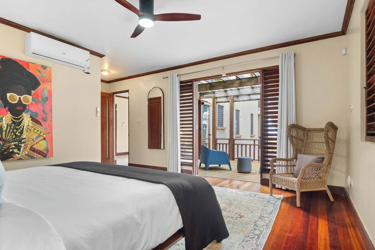 5 bedrooms, blackout curtains, free WiFi