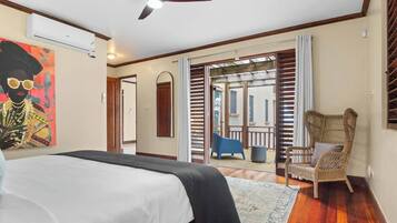 5 bedrooms, blackout curtains, free WiFi