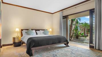 5 bedrooms, blackout drapes, free WiFi