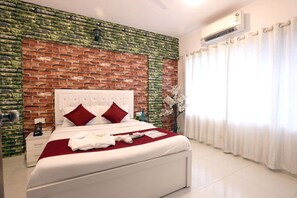 1 dormitorio, escritorio, tabla de planchar con plancha y wifi