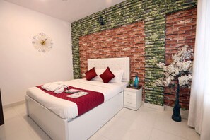 1 dormitorio, escritorio, tabla de planchar con plancha y wifi