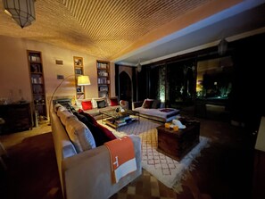 Smart TV, fireplace, video games, books