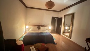 6 habitaciones, caja de seguridad en la habitación y escritorio