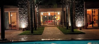 Majestic Villa with Atlas View, Heated Pool & Hammam