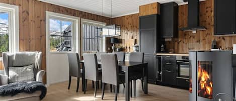 Coffee/tea maker, fridge, oven, stovetop