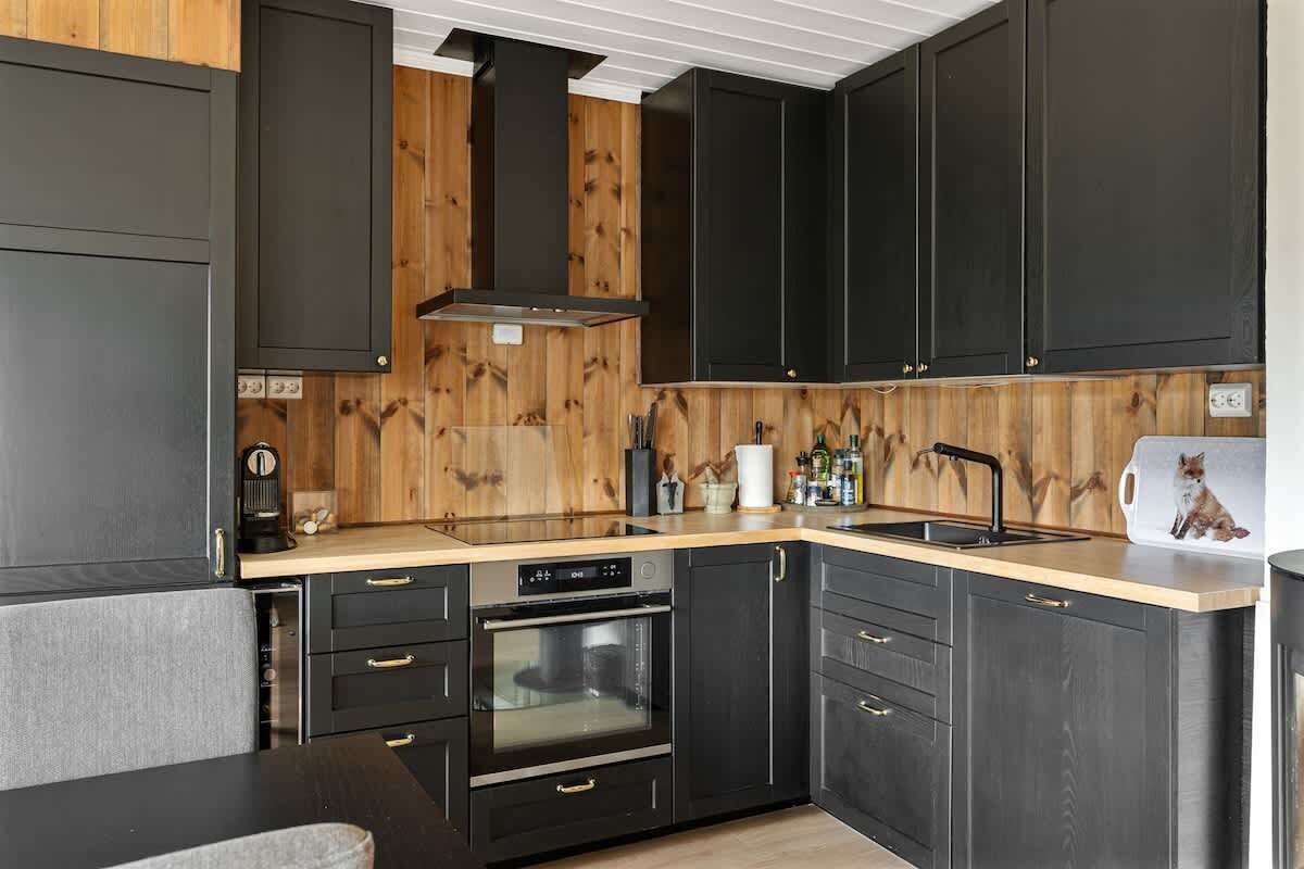 Frigorifero, forno, piano cottura, lavastoviglie