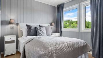 3 habitaciones, tabla de planchar con plancha, wifi y ropa de cama