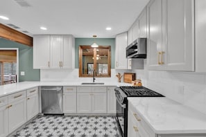 Fridge, stovetop, coffee/tea maker - Riverside Escape | FirePit | Wrap around Patio (Blakeslee)