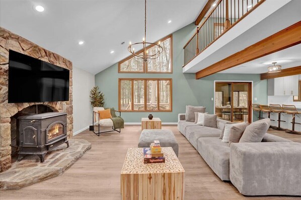 TV, fireplace