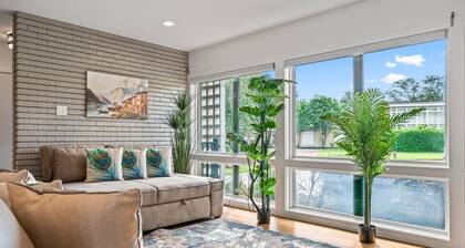 Relax in Style – 5BR Home w/ Pool, Hot Tub & Stunning Harbor Views