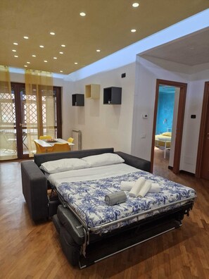 2 bedrooms, WiFi, bed sheets - Cozy and Comfortable Apartment near Fiumicino Airport (Lazio)