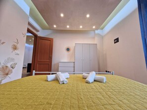 2 bedrooms, WiFi, bed sheets - Cozy and Comfortable Apartment near Fiumicino Airport (Lazio)