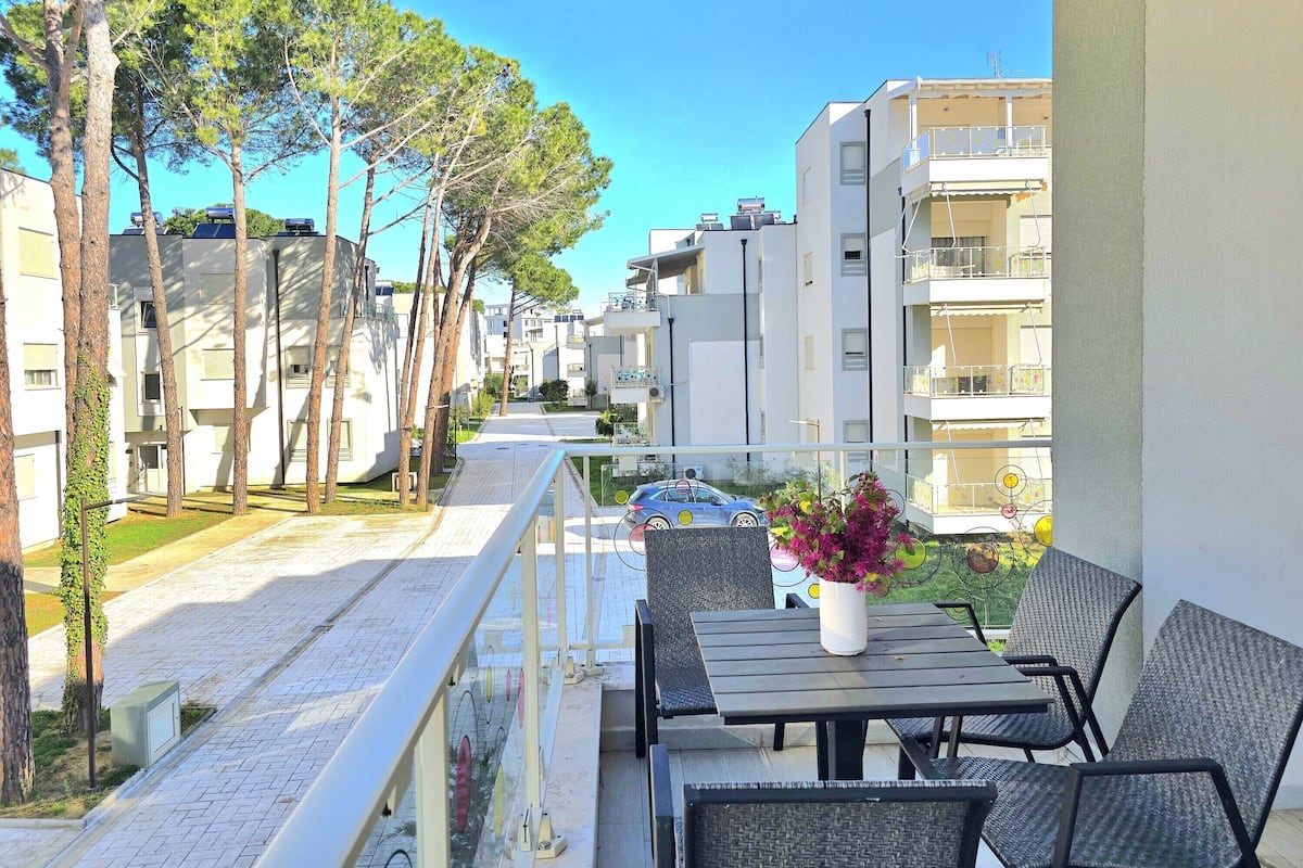 Căn hộ dành cho gia đình, nhiều phòng ngủ, 2 phòng tắm (Perla Holiday Homes 202) | Khu ẩm thực ngoài trời