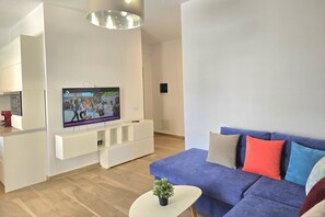 Family Apartment, Multiple Bedrooms, 2 Bathrooms (Perla Holiday Homes 147) | Living area | 32-inch Smart TV with cable channels - Perla Resort Holiday Homes (Ishëm)