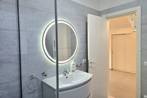 Family Villa, Multiple Bedrooms, 2 Bathrooms (Perla Holiday Villa 150) | Bathroom - Perla Resort Holiday Homes (Ishëm)