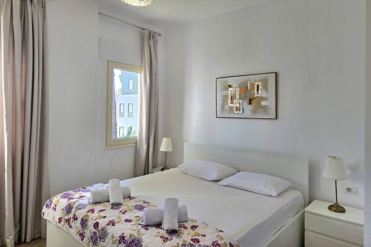 Family Apartment, Multiple Bedrooms, 2 Bathrooms (Perla Holiday Homes 146)